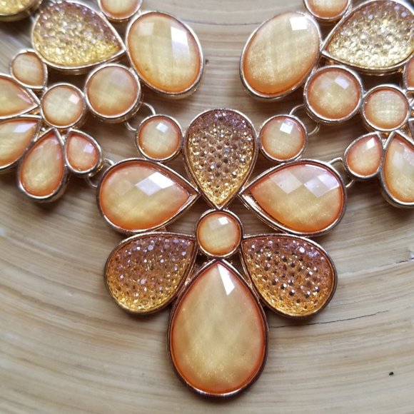 3/$20 Fashion Jewelry Flower Necklace - Picture 3 of 9